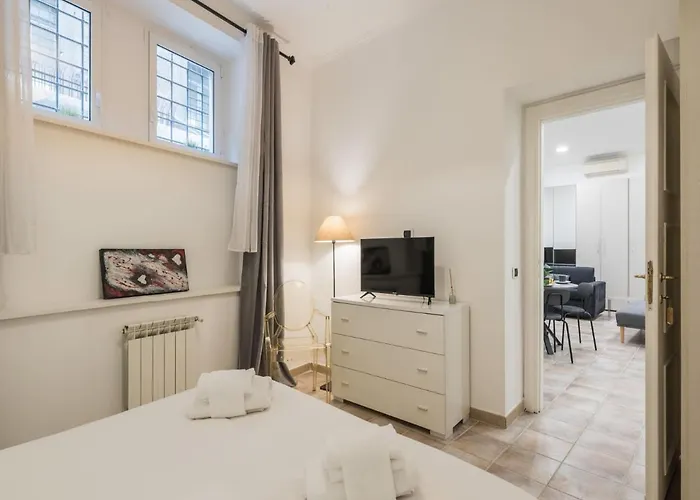 The Rent - Gorgeous One-bedroom Near Piazza Di Spagna Apartment *